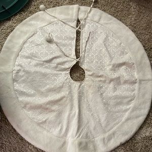 Christmas tree skirt